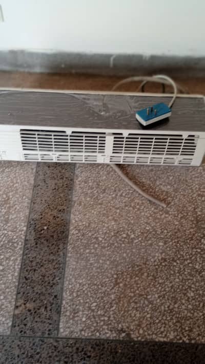 Gree Simple SplitModel DCX18K  1.5 Tons,Very Less used. @ 0345-5893955