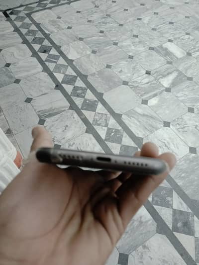 I phone 11 128gb water pack