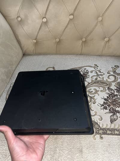 PS4 slim 500gb 3 controller 3 games