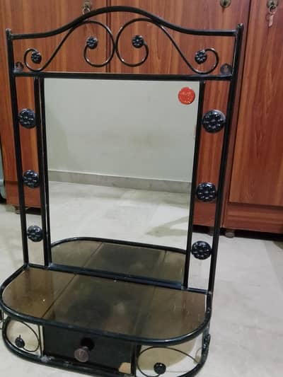 Iron dressing table
