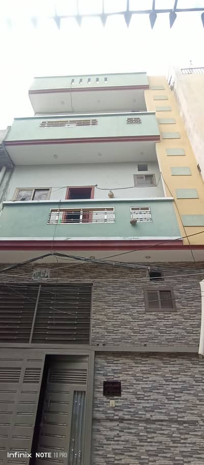 House 4 sale . in Hot of city. main khwaja safdar road