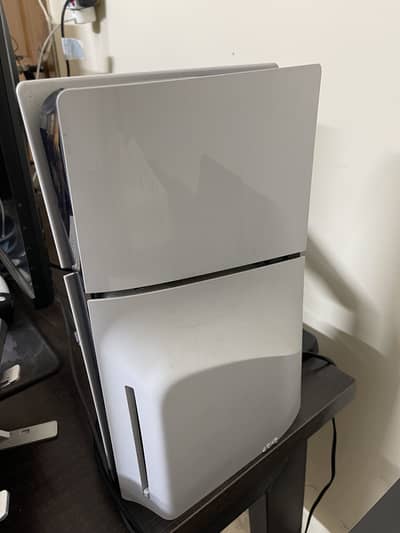 PS5 Slim 1TB - 10/10 with box and full accessories