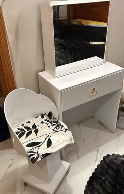 Elegant white vanity dressing table with mirror and drawer
