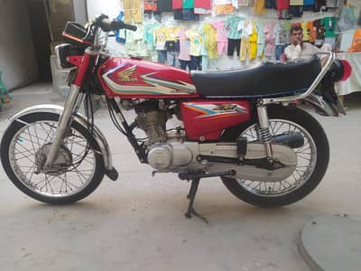 Hounda CG 125. Red colour