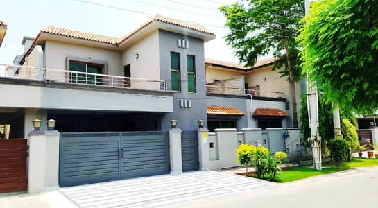 5 Bedroom (10-Marla) Beautiful Renovated House Available For Sale