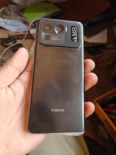xioami MI 11 ULTRA . . .