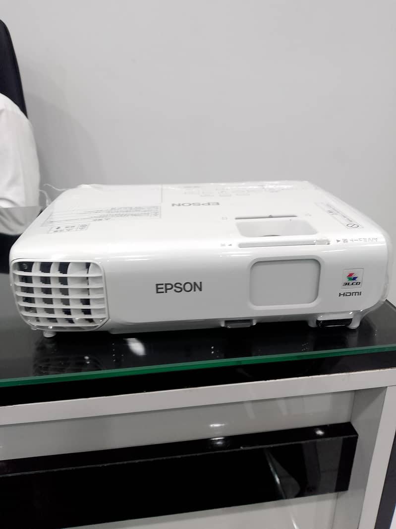 Multimedia Projector 1