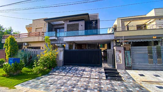 TASK EST OFFER : 10 Marla Modern Design Banglow Good Location Reasonable Price Near Ring Road in Phase 8 DHA EX AIR AVENUE