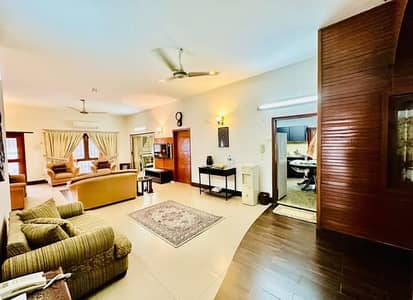 Gulshan Commercial Use 400 Yards 100 feet Road Double Storey Bungalow For Rent