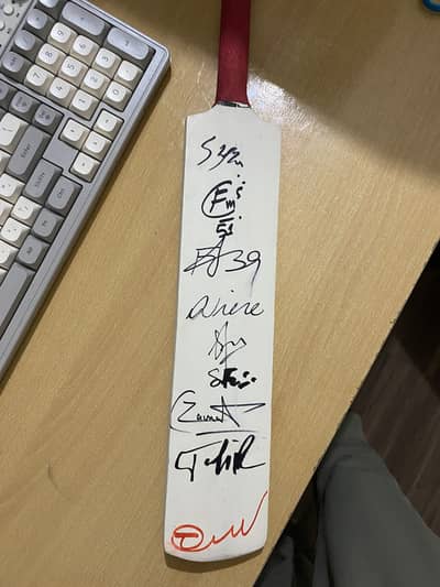 BAT with Lahore Qalander Team signature For SALE