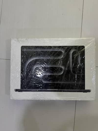 MacBook Pro 16-inch  M5 Pro 24GB - 1TB SSD - Space Black- MGEA4LL/A US