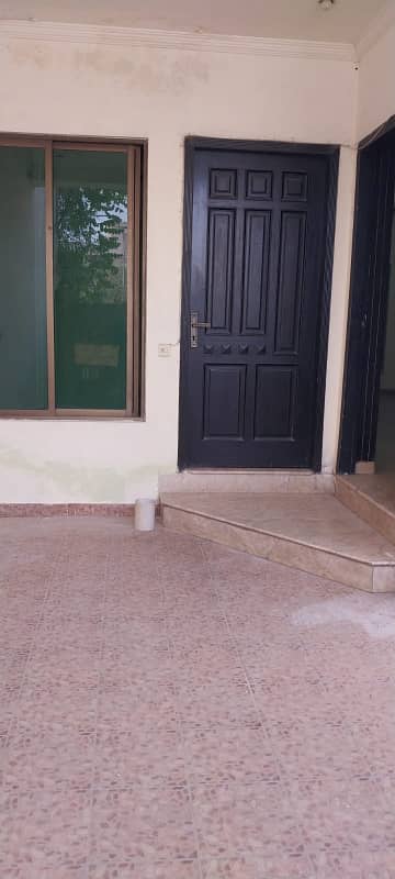 MadinaTown 10 Marla upper porstion for rent