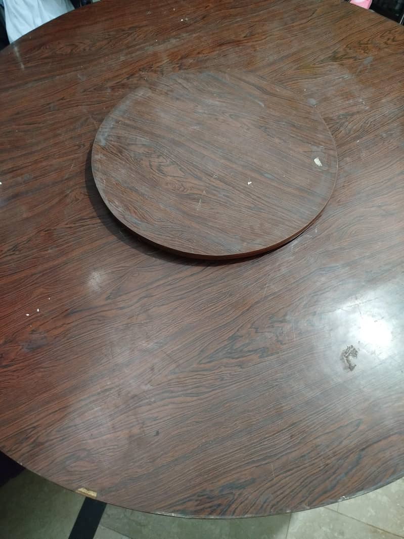 Round dinning table 1