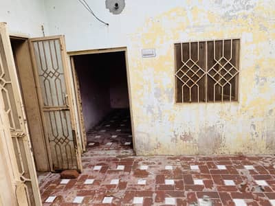 Upper portion for rent ideal for males&students Chowk kumarawala Mul,