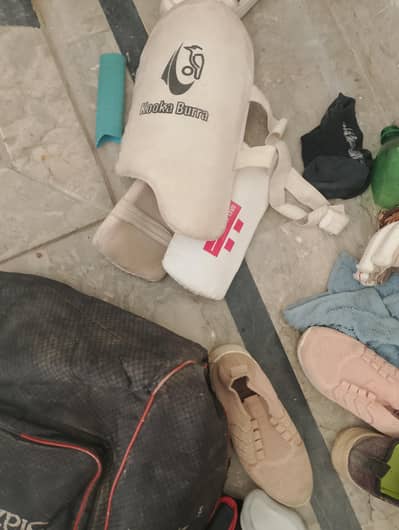 full hardball kit available in low price with bat serious buyer