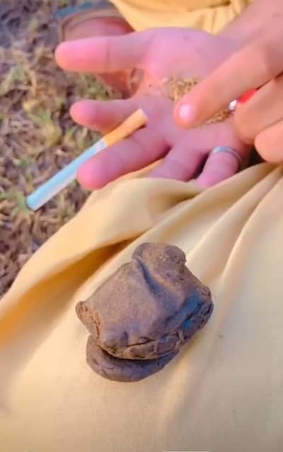 is add ma ap ko ak ak saman melay ga yani چرس melay ga aj say