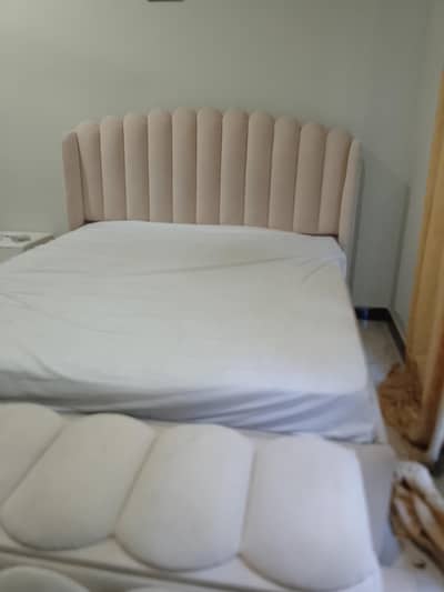 King size best quality bed for sale just like new