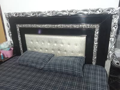 Bed With 2 Side Tables,2 Chairs And Dressing Table.