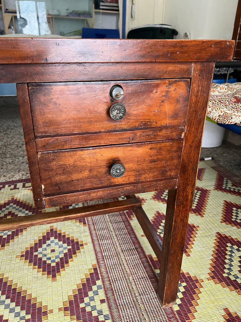 Desk table/Iron table 0