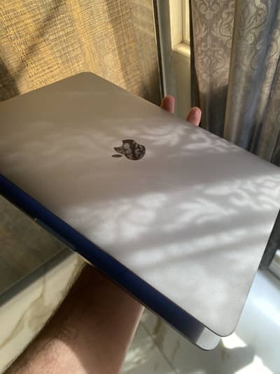 MacBook pro 2016/2017 16 gb ram 256 ssd.         Dell windows hp gen