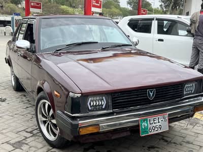 82 Corolla Car Lahore Number