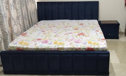 Very Good Condition King Size Bed Available
