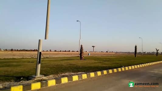 1 KANAL PLOT ON PRIME LOCATION IN BAGH E IRAM