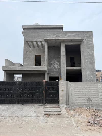 10 Marla Grey Structure For Sale in Lake City Lahore