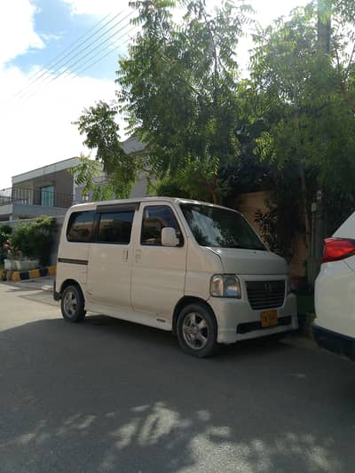 PEARL WHITE. . LUXURY VAN