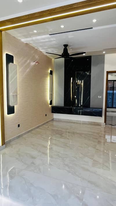 5 Marla Brand New House For Sale In Lake City