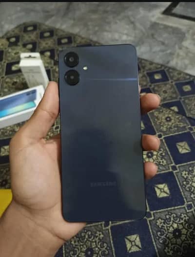 mobile ak dam naya ha bas majbori ha sell karni ki