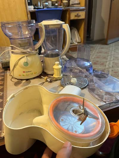 Ready food factory by dawlance -- Modern machinery installed