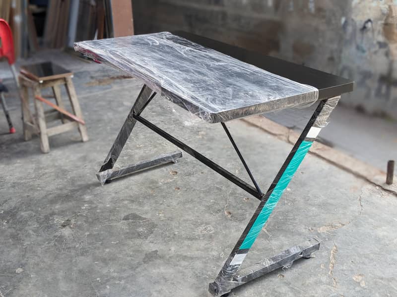 study and gaming table 0