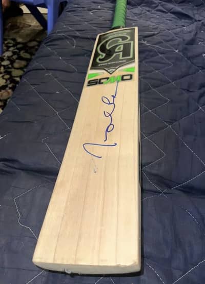 CRICKET BAT SIGNED BY IMRAN KHAN (video proof available)