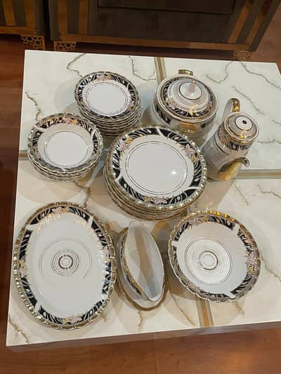 Excellent Condition Elegant Dinner Set Best Value For Money