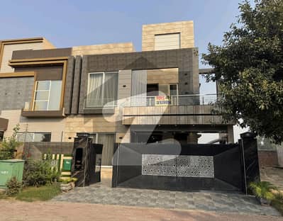 10 Marla New House Available For Sale In Bahria Town Lahore