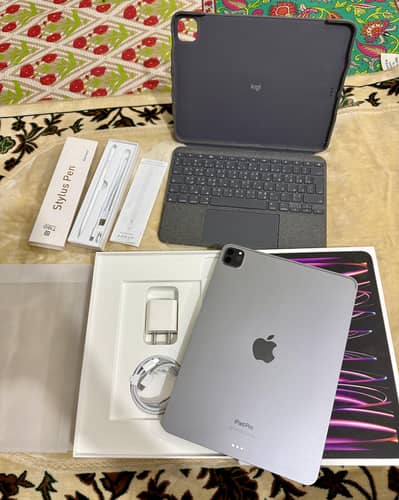 iPad Pro M2 With Keyboard and Pencil