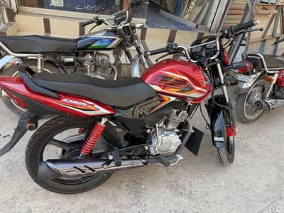 Honda Delux 125Cbf