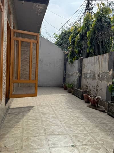 Allama Iqbal Town Gulshan Block 10-Marla Full (You can Take Also Portion )New Condition for Silent Office Prime Location Near Main Road, Park and Masjid.