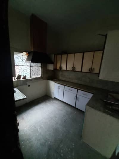 Iqbal Town 10 Marla Uper Portion For Silent Offices Godown At Prime Location