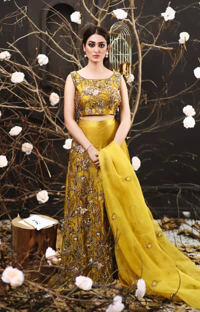 3pcs Raw silk dress with pishwas, Organza dupatta and Potli.