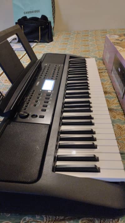 Yamaha PSR E383