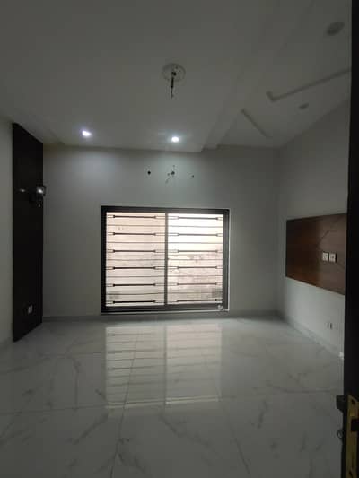 Family Flat Available For Rent in Punjab society phase 2 Near College Road Mizail Chowk