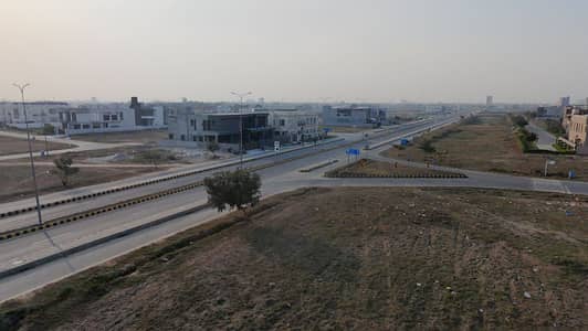 1 Kanal Corner Plot for Sale in 9 Prism