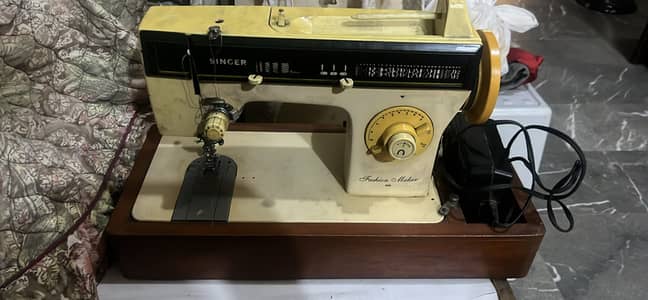 Singer dis magic sewing machine