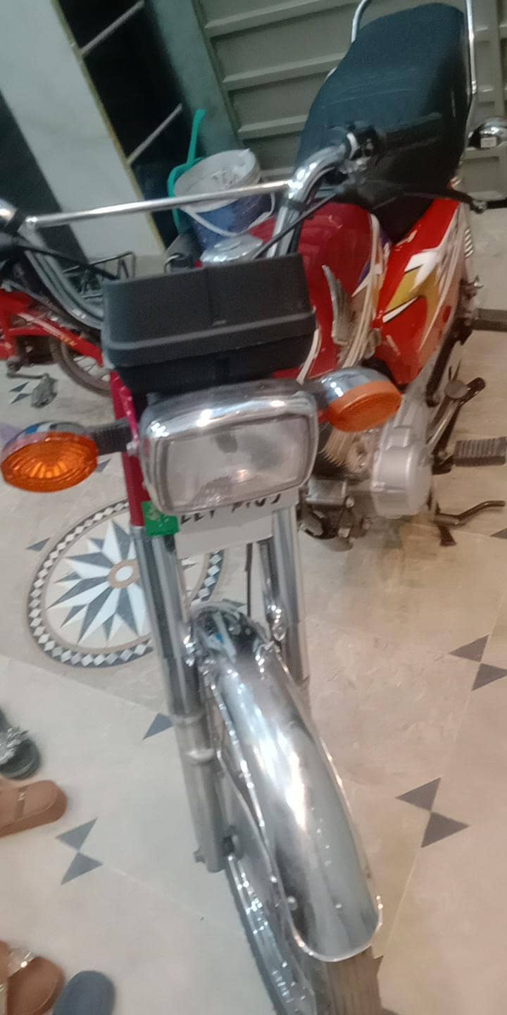 اچھی چلتی ہے کاغزات مکمل ہیں 4
