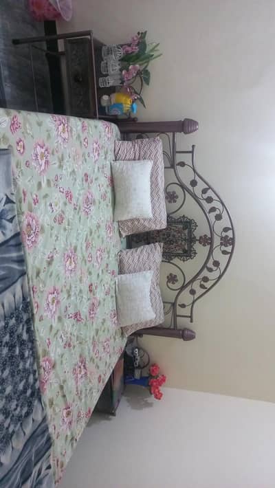 King size iron double bed