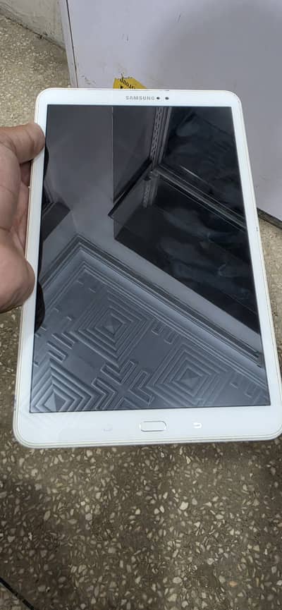 Samsung tablet SM-T580