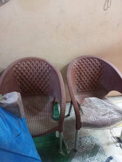 4 Chairs and faulting table