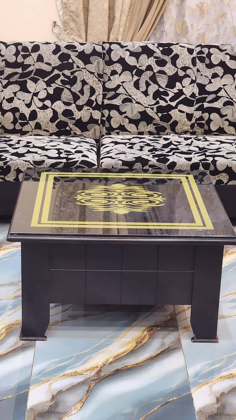 Center Table 0